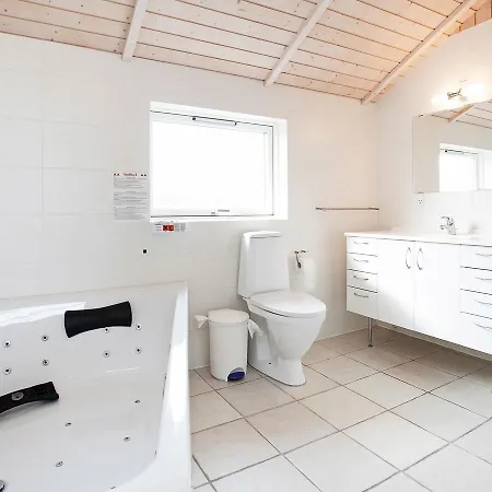 Three-bedroom Holiday In Orsted 7 Kare